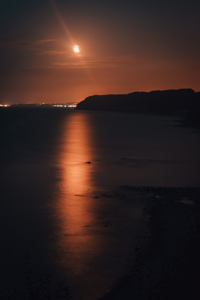tranquility, light beam, seashore, orange color, light, body, beach, idyllic, beauty in nature, scenics - nature, 5K, sky, nature, outdoors, reflection