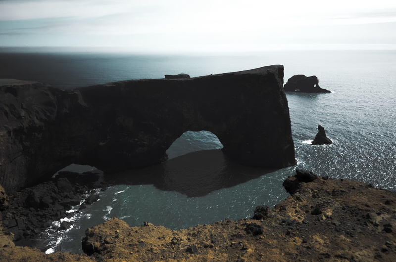 rock formation, rock - object, shoreline, animal, tranquil scene, cliff, beach, 2K, land, cave, tranquility, wildlife, no people, bird, rock, beauty in nature