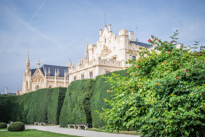 outdoors, tourism, building exterior, chateau lednice, sky, city, spire, the past, architecture, building, history, plant, 4K, tree, no people, government