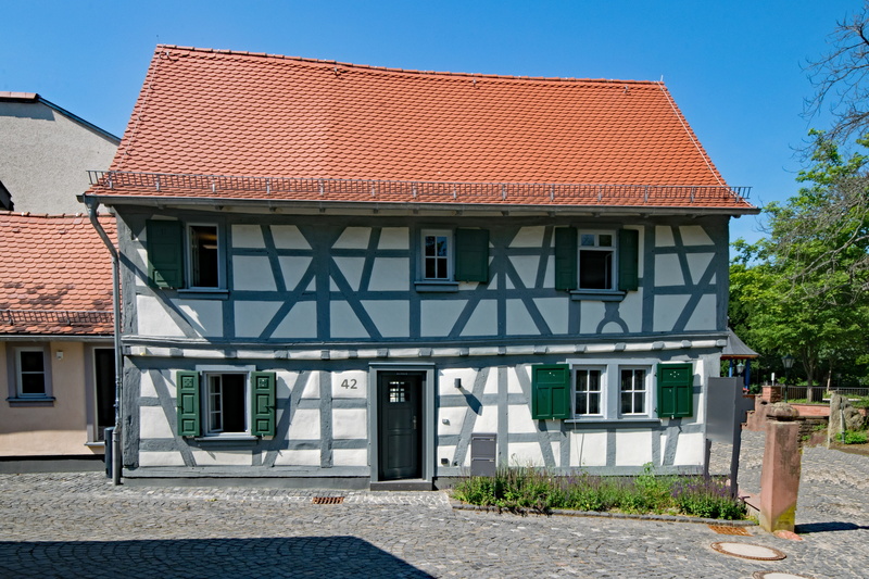 roof, Hesse, modern, door, row house, Bad Soden, old town, day, window, small, outdoors, blue, nature, city, house, building, suburb, places of interest