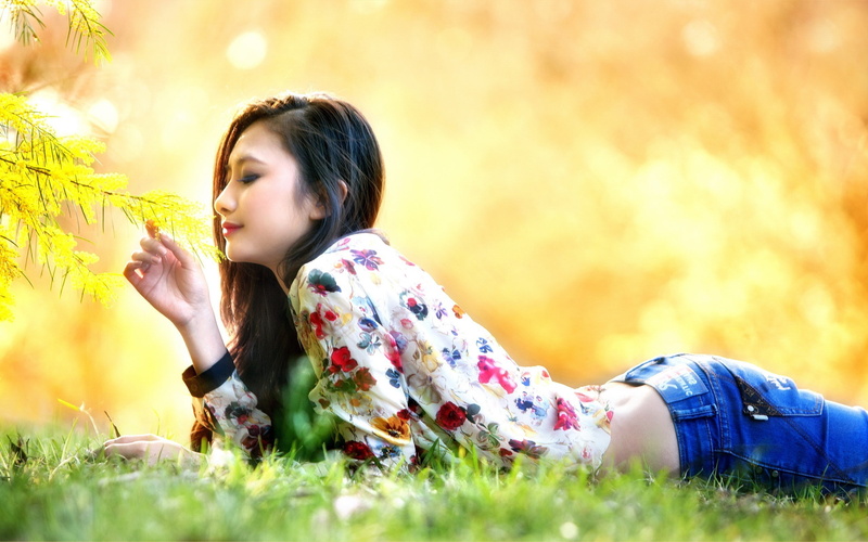 2K, women, females, girls, adult, hairstyle, nature, beauty, childhood, brown hair, human limb, human arm, women model brunette long hair women outdoors nature face trees lying on front jeans blouses asian korean smiling looking down fall grass park depth of field flowers