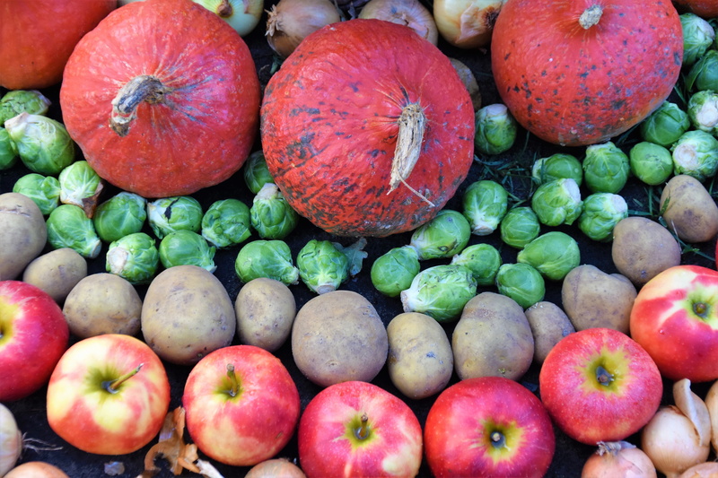 retail, fruit, abundance, 5K, choice, museum langes tannen, large group of objects, freshness, food and drink, close-up, outdoors, variation, market, apple - fruit