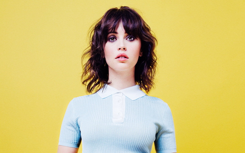 one person, casual clothing, felicity jones, jones, young adult, yellow background, beautiful woman, hair, beauty, uk, hollywood, studio shot, front view