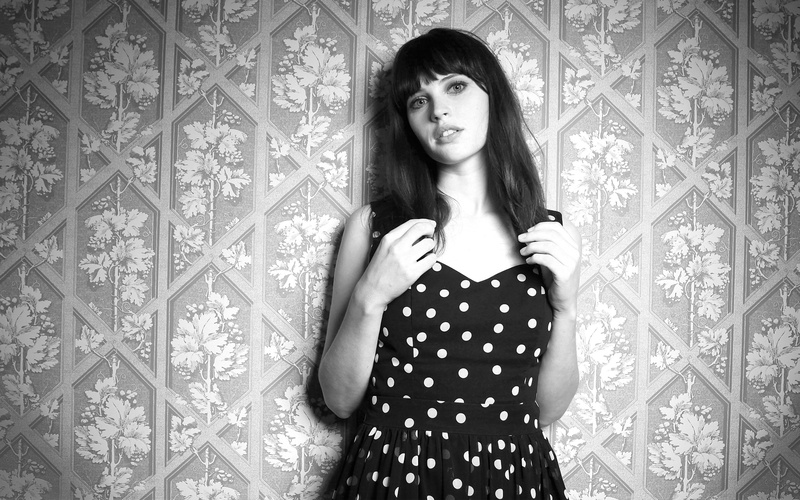 floral pattern, real people, standing, 2K, beauty, Felicity, indoors, beautiful woman, looking at camera, hairstyle, fashion, pattern, Jones, hair, long hair