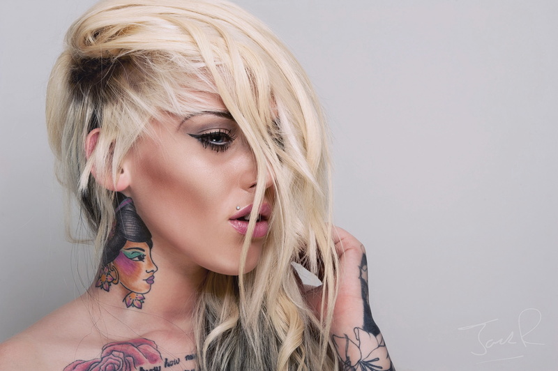 open mouth, piercing, blonde, looking away, 2K, women, Lauren Brock, tattoo