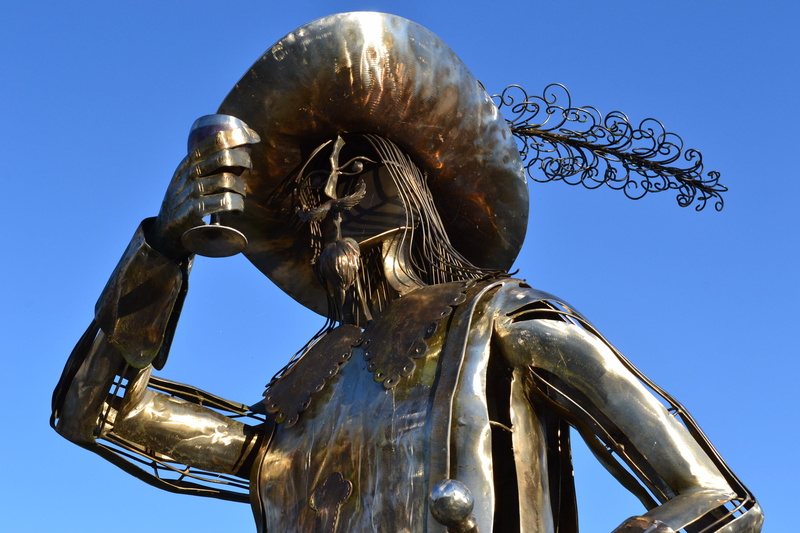 blue, musketeer, sculpture, pen, beard, metal statue, bronze - alloy, baron, baron of bracieux, metal, 4K, representation, angel, glass, sky, wine-bibber