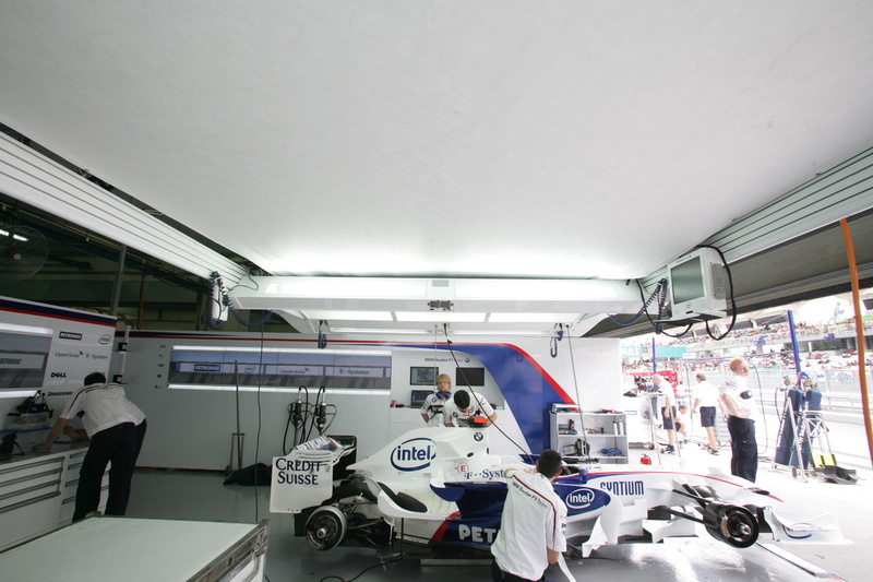 apart, 2K, tearing, art, bmw, car, hd, anyone, tyvekbannersbmwsauberf, cars