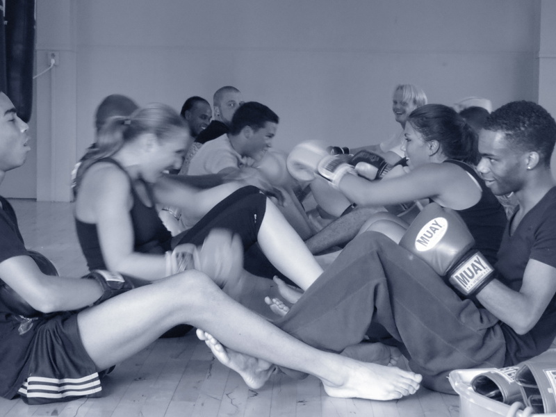people, adult, real people, inside, group, men, group of people, training, discipline, photo, building, togetherness, crowd, fashion, dancing, boxing, sitting