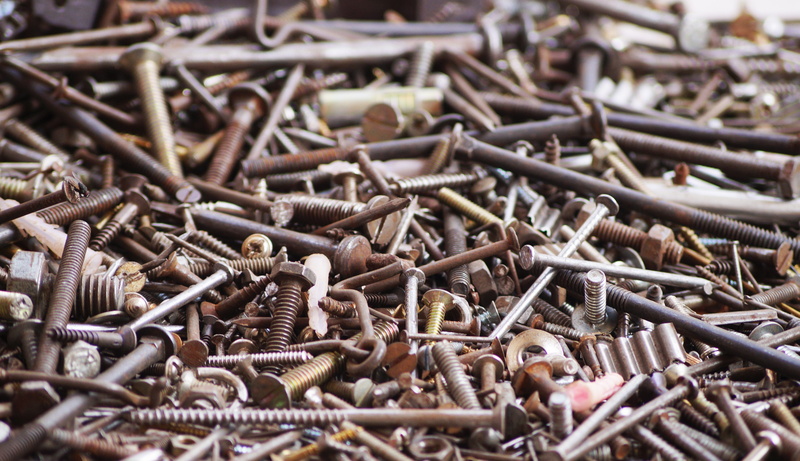 dark, decline, sharp, no people, selective focus, bolt, bright, industrial, focus, 5K, heap, high angle view, many, indoor, abundance, Nut, blurry, rusty
