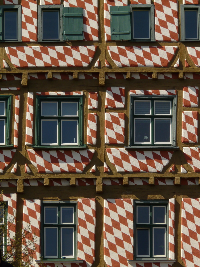 color, built structure, checkered, outdoors, house, facade, residential district, Entablature, colorful, shape, flag, day, backgrounds, pattern, building