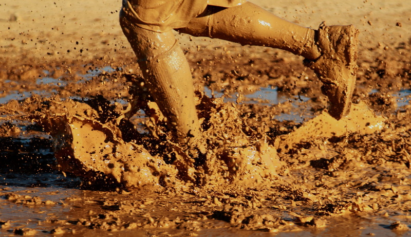 sport, one person, human body part, low section, human limb, person, human leg, daytime, running, effort, motion, mud, lifestyles, competition, splash