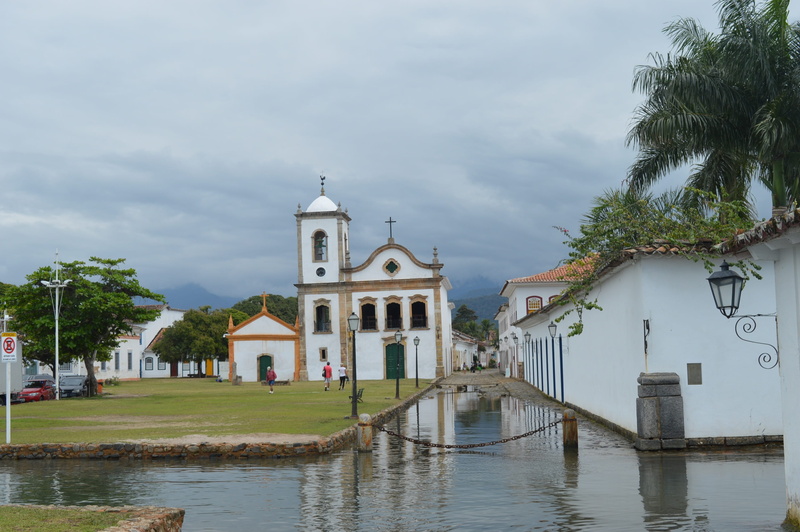 religion, built structure, cloud - sky, plant, nature, no people, outdoors, building, paraty, place of worship, landscape, cloud, buildings, architecture