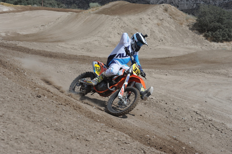 elbow, speed, skill, elbows, mode of transportation, moto, crash helmet, offroad, day, land, bike, sport, ump, nature, headwear, cross, helmet, real people
