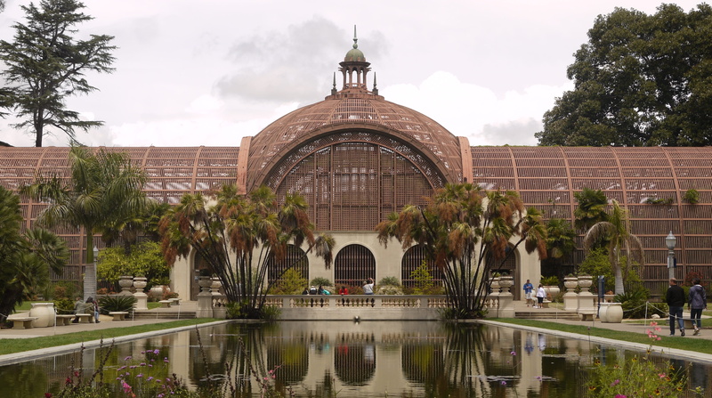 building, incidental people, travel destinations, reflection, built structure, Museum, reflecting pool, plant, water, outdoors, day, baroque, building exterior