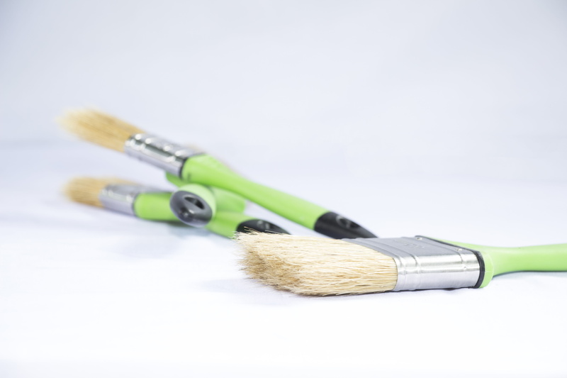 acrylic, house, self improvement, brush, paintbrushes, renovation, decoration, copy space, make-up brush, sharp, two objects, wooden, simplicity, color