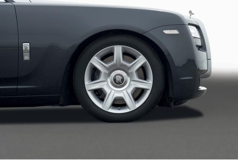 1080P, tire, day, royce, stationary, ghost, close-up, travel, silver colored, specification, luxury, car, transportation, black color, city, wealth, v