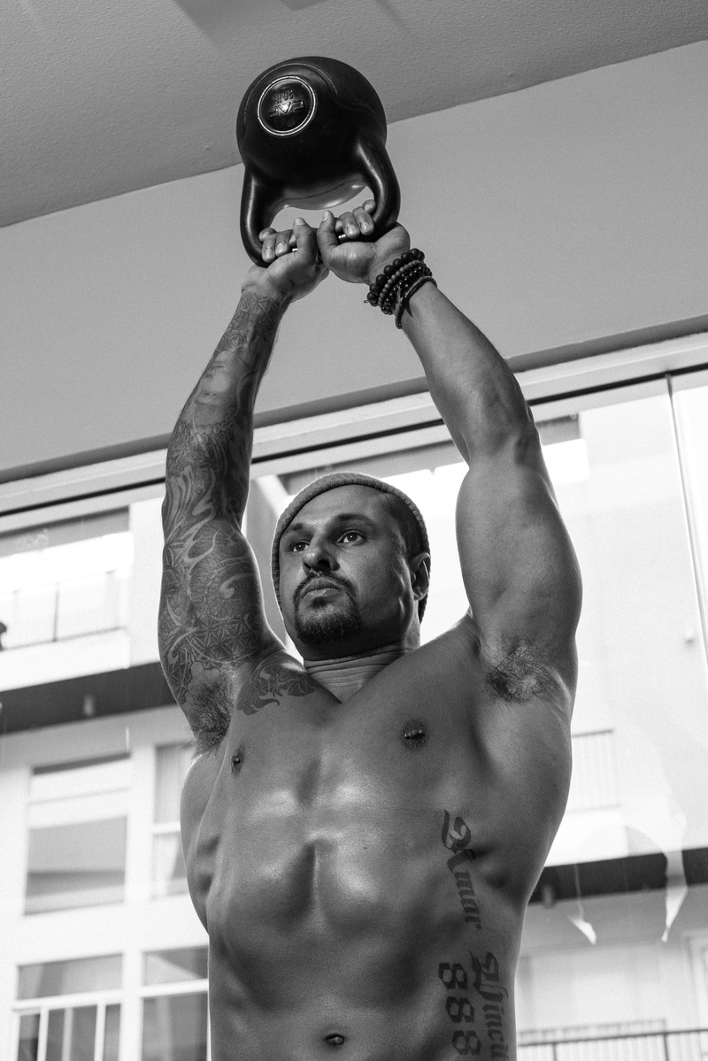 photo, workout, bell, black and white, shirtless, bar bell, kettlebell, las vega, strength, gym, holding, 5K, lifestyles, photography, men, model, kettle