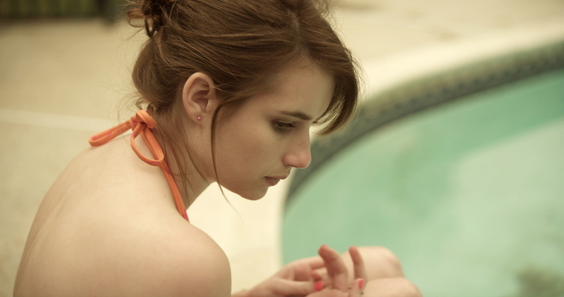 lifestyles, focus on foreground, day, profile view, young adult, young women, brown hair, beautiful woman, real people, hairstyle, profile, bare shoulders