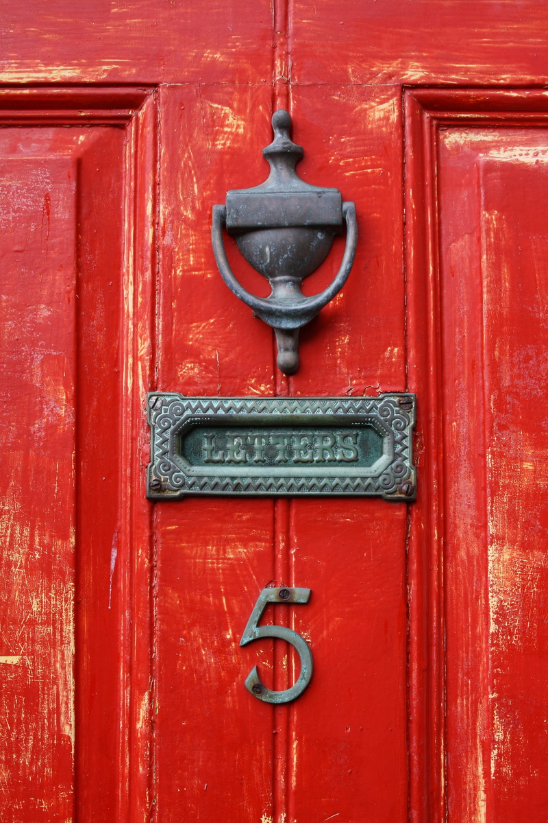 backgrounds, door, communication, day, security, outdoors, red, yorkshire, front door, wallet, 4K, protection, correspondence, safety, mailbox, entrance