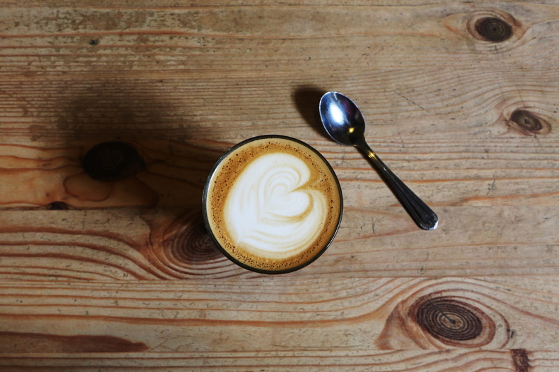 cafe, wood - material, 5K, mug, coffee cup, cappuccino, caffeine, eating utensil, heart, drink, coffee, non-alcoholic beverage, capuccino, still life