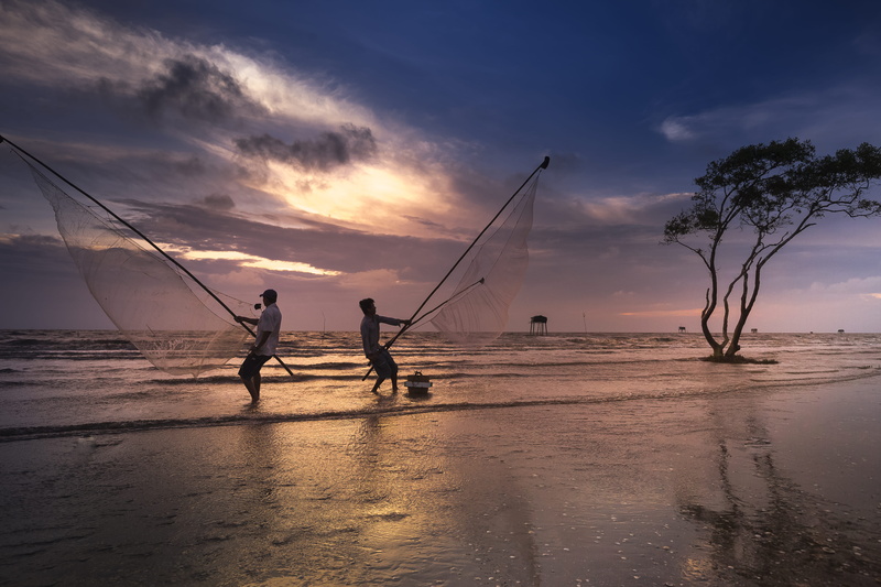 backlit, travel, beauty in nature, lifestyles, men, scenic, silhouette, fisherman, fishing industry, 5K, sky, fishing, summer, water, standing, fishermen
