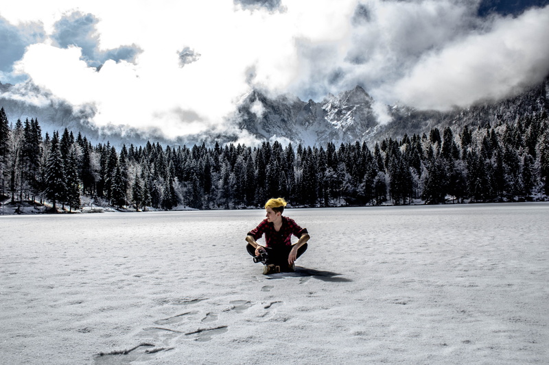 chill, photoday, non-urban scene, young adult, lifestyles, 5K, tree, snow, frozen lake, winter, mountains, one person, plant, photographer, adventure