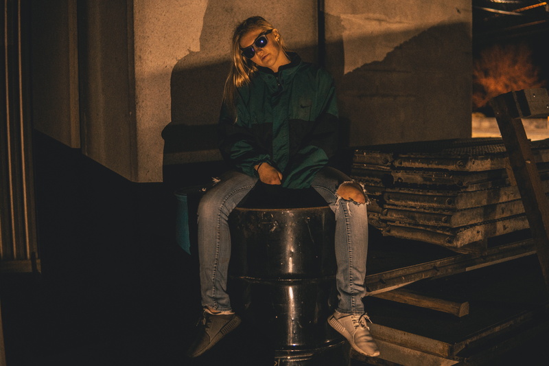 shadow, throwback, 90s style, clothing, sunglasses, glasses, mount vernon, relaxation, front view, indoors, night late, girl, casual clothing, time night