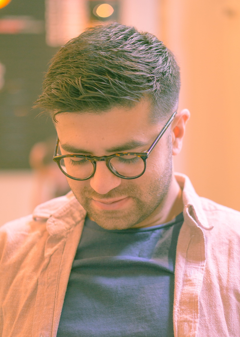 lifestyles, real people, men, italy, beard, young men, finance, looking down, teenager, front view, hipster, indian, casual clothing, 5K, cafe, humble