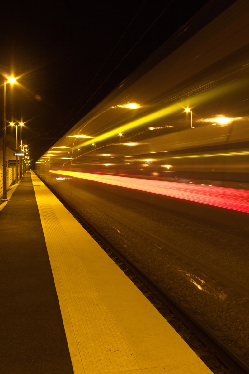 blurred motion, long exposure, platform, lighting equipment, illuminated, path, iron, railroad station platform, railroad track, train, night, ter, 2K