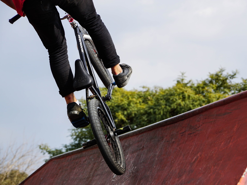 real people, transportation, focus on foreground, bicycle, low section, mode of transportation, men, land vehicle, 5K, outdoors, stunt, sky, one person