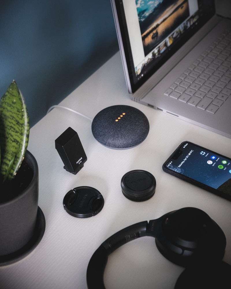 no people, chalk, computer mouse, table, 2K, computer, keyboard, high angle view, computer keyboard, technology, indoors, furniture, computer equipment
