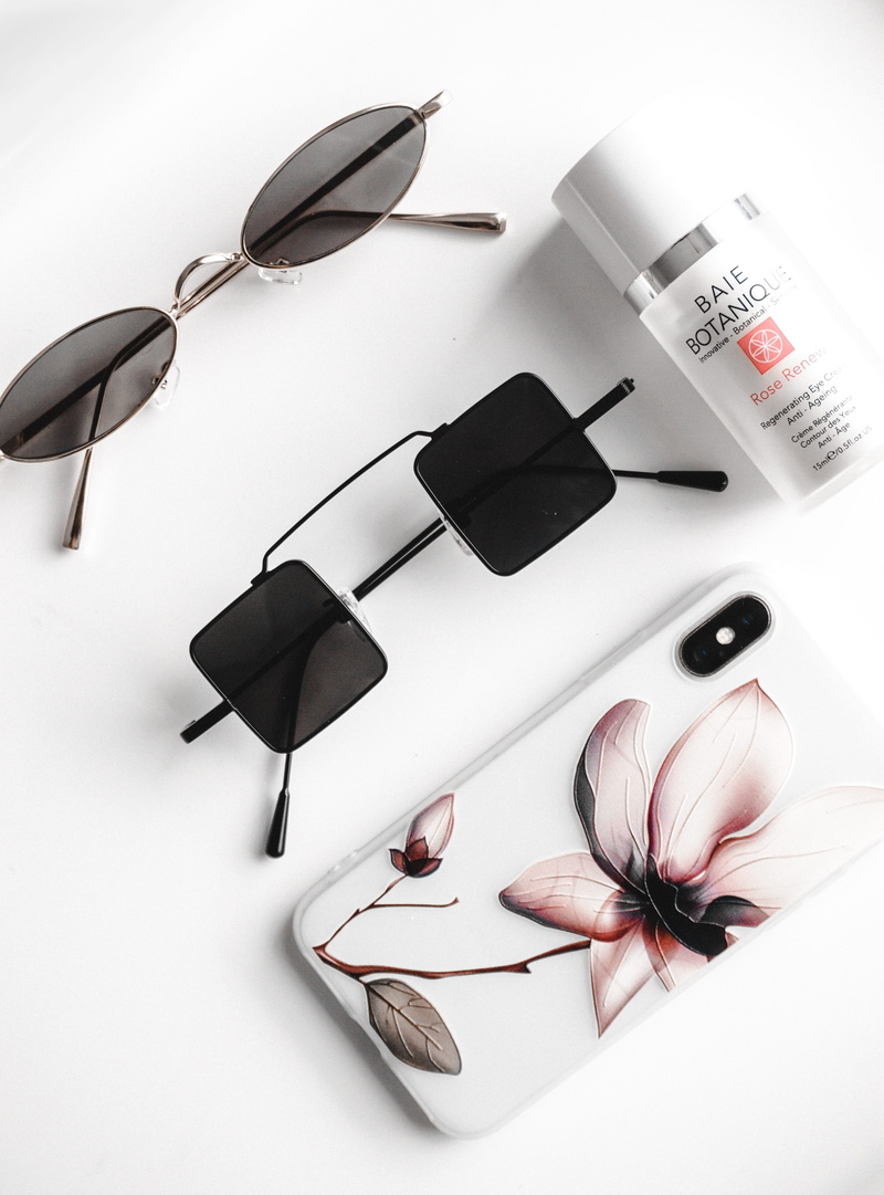 eyeglasses, beauty, large group of objects, black color, 5K, communication, white background, still life, make-up, white color, home, indoors, eyewear