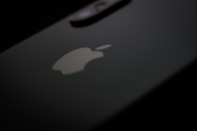 nature, black background, iphone, black color, 5K, communication, focus on shadow, dark, sport, shadow, silhouette, close-up, apple, studio shot, tech