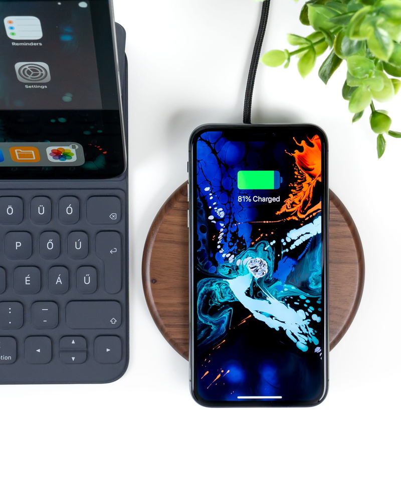 wireless, wireless technology, white background, smartphone, indoors, close-up, business, technology, computer keyboard, computer, computer equipment, screen