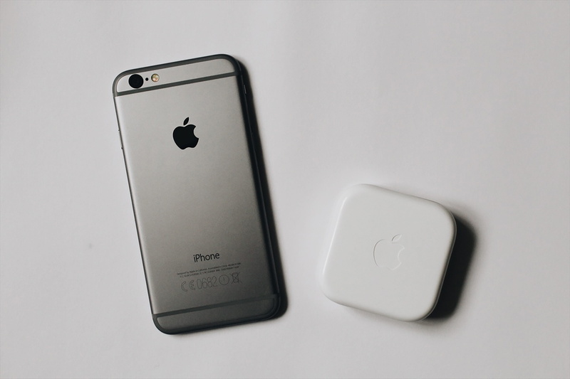connection, office, lay, phone, smart phone, close-up, technology, two objects, space, text, computer equipment, iphone, tech, no people, business, top