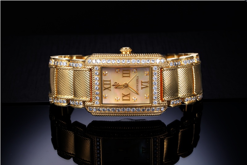 single object, close-up, studio shot, luxury, 5K, reflective, clock, no people, background, colored, copy space, watch, design, black background, indoors