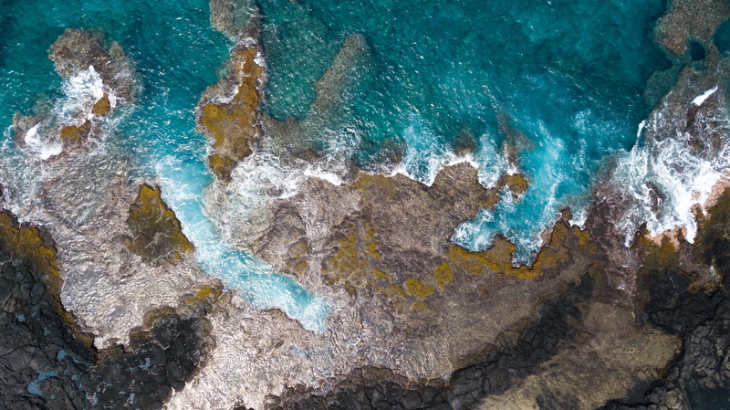 full frame, high angle view, wave, multi colored, outdoors, turquoise colored, blue, united states, backgrounds, aerial, reef, shore, solid, captain cook