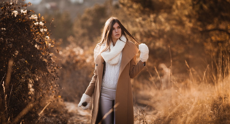 hair pulling, holding hair, looking away, brunette, coats, women outdoors, brown coat, dry grass, long hair, white sweater, open coat, outdoors, white gloves