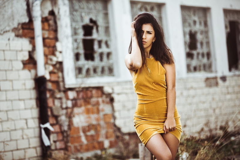 women outdoors, depth of field, window, yellow dress, photography, women, 1080P, pulling dress, model, Heiko Klingele, hands on head, sensual gaze, hands in hair