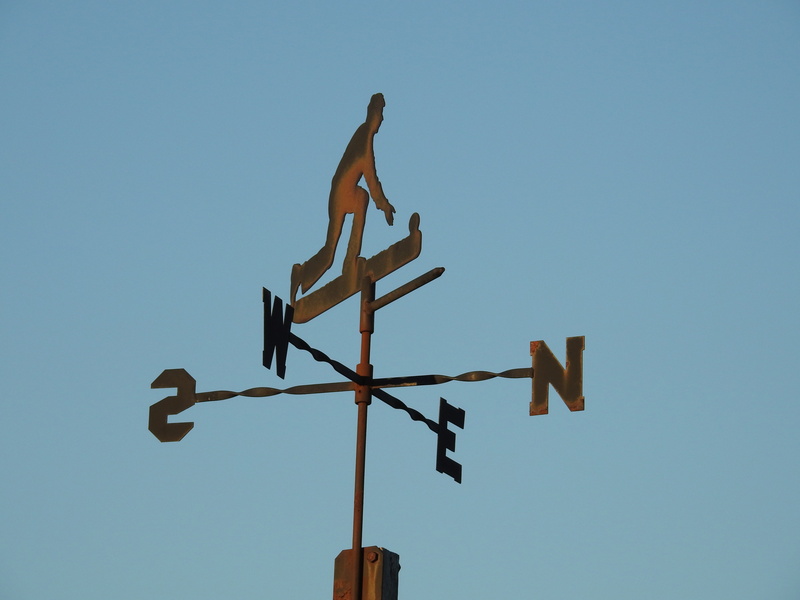 blue, north, sign, 4K, nature, crossing sign, communication, no people, clear sky, capital letter, arrow symbol, representation, guidance, metal, low angle view