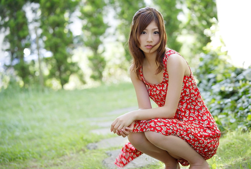 casual clothing, redhead, Asian, leisure activity, looking at camera, looking at viewer, young adult, women, beautiful woman, 720P, day, three quarter length