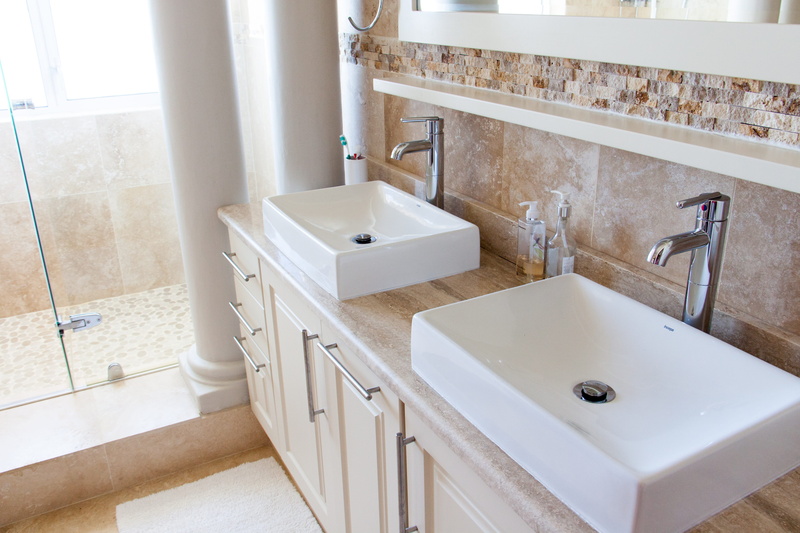 plumbing, clean, flooring, two, modern, white, indoors, home interior, ceramic, home showcase interior, water, no people, bathroom, wealth, bathroom interior
