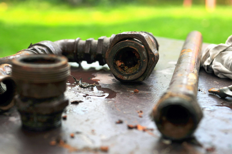 equipment, old, close-up, work tool, rusty, focus on foreground, selective focus, dirt, no people, 4K, water, grass, rust, bolt, outdoors, decline, plumbing