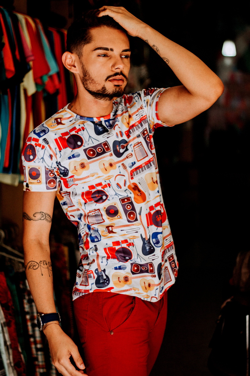 facial expression, night, hair, men, focus on foreground, casual, looking, male, adult, style, looking away, real people, wear, fine-looking, model, facial hair