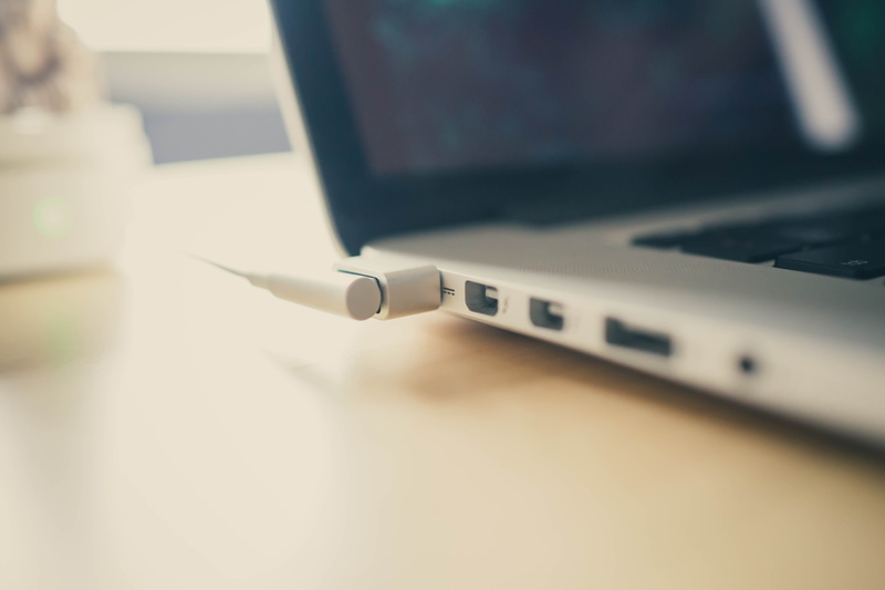 network connection plug, white, power, laptop, technology, usb cable, table, mobile, computer, gadget, blur, device, electronics, equipment, selective focus