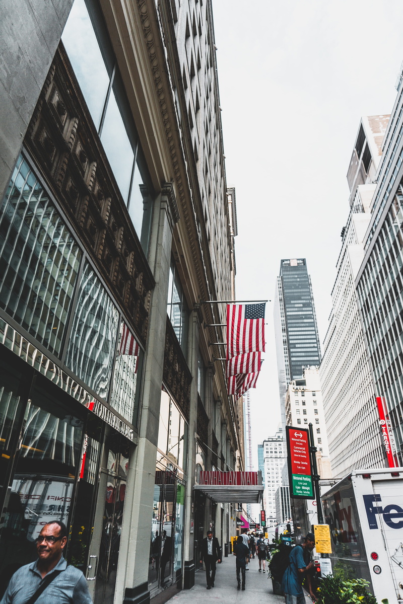 built structure, walking, outdoors, transportation, west 34th street, urban, sky, sign, skyscraper, intersection, human, 5K, town, united states, alley