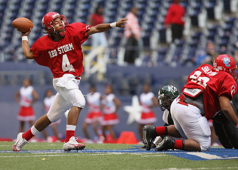 action, uniform, quarterback, event, football, full length, american football - ball, competition, teamwork, sportsman, 1080P, stadium, ball, game, red