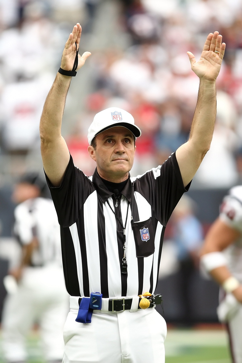 celebration, football american, football, success, focus on foreground, standing, gesturing, front view, clothing, judge, waist up, incidental people, people