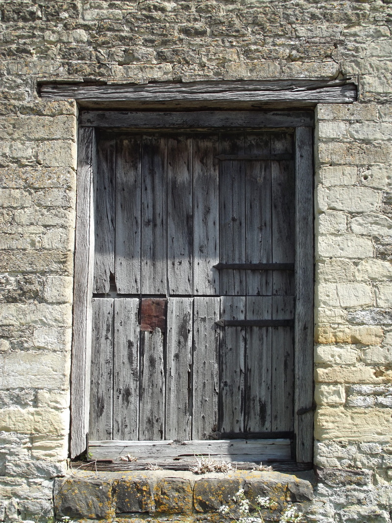 safety, house, outdoors, security, building exterior, weathered, protection, wooden door, architecture, Old, 4K, building, entrance, abandoned, timber door