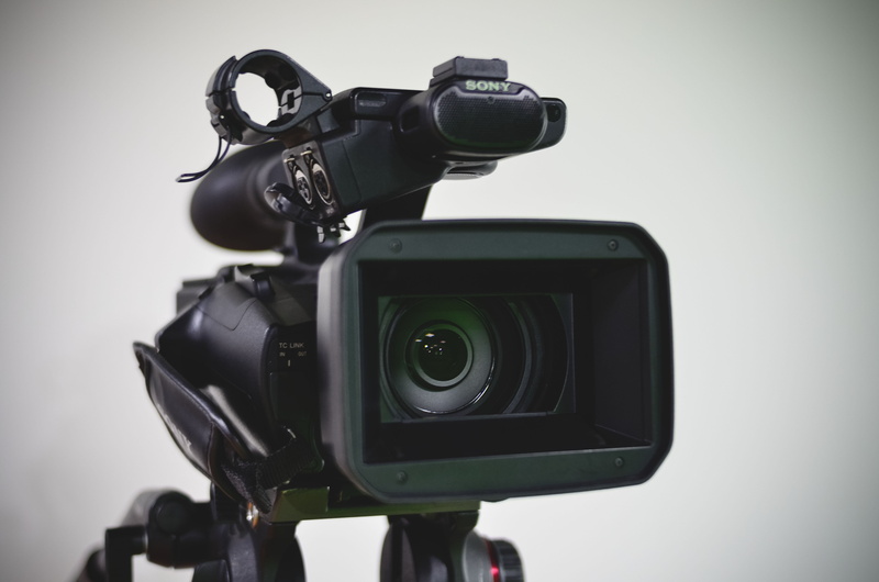 lights, tripod, camera - Photographic Equipment, lens - eye, studio shot, close-up, i am a student, electrical equipment, equipment, black color, video